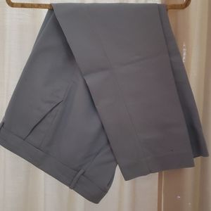 Light blue cotton ankle pant. Slat pockets. Hidden